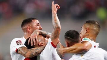 Soccer Football - World Cup - South American Qualifiers - Peru v Chile - Estadio Nacional, Lima, Peru - October 7, 2021 Peru&#039;s Christian Cueva celebrates scoring their first goal with teammates Pool via REUTERS/Paolo Aguilar  REFILE - CORRECTING ID