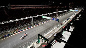 Max Verstappen of the Netherlands driving the (1) Oracle Red Bull Racing RB19 on track during the F1 Grand Prix of Las Vegas.