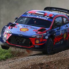 Ott Tanak se luce ante su público