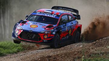 Ott Tanak con el Hyundai en Estonia.