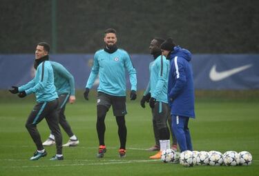 Barcelona tie will not decide Conte's Chelsea future, says Deco