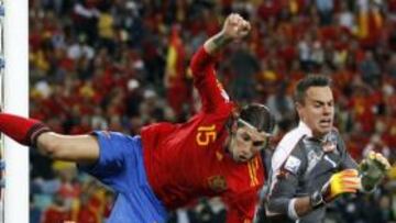 Ramos: "El golpe en la costilla no me dejaba ni moverme. Espero que no sea de huesos"