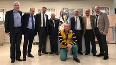 Varios de los miembros de la nueva Junta Directiva de la Federación de Peñas Madridistas de la Comunidad de Madrid junto con su presidente, Juan José García Nieto.