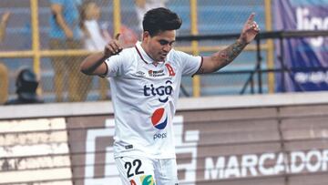 Alianza vino de atrás y al final con goles de Bryan Tamacas y Rodolfo Zelaya se terminó imponiendo 2-1 ante CD Águila en el Clásico de las aficiones.
