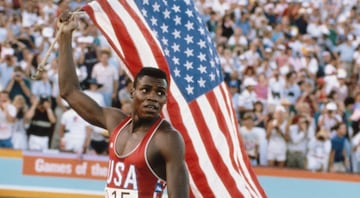 El apodado “Hijo del Viento” es uno de los atletas más dominantes en su rama. Tan solo ganó 10 medallas en cuatro Juegos Olímpicos y 9 de ellas fueron de oro. También fue el primer atleta en bajar los 9.90 en el reloj; su marca fue de 9.86.