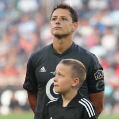 Chicharito viaja a Guadalajara para ser presentado con Chivas