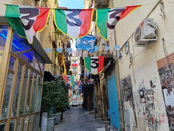Calles de Nápoles engalanadas para el Scudetto.