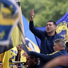 Boca Juniors VP Riquelme leads fans in protest
