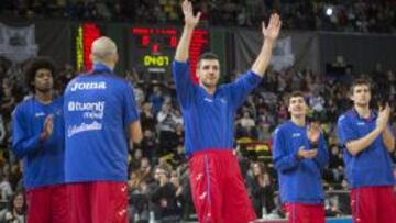 Marko Banic, ex del Bilbao Basket, ovacionado por el p&uacute;blico en Miribilla.