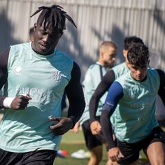 Samuel Obeng y Konrad De La Fuente cierran el mercado del Ceuta