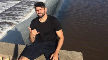Diego Costa, cuando llegó a Brasil este verano.