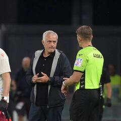 Mourinho: “Cuando se pierde 4-0 no se habla de los árbitros″