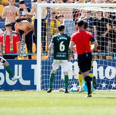 Manu Justo puso patas arriba la parte alta del Grupo I de Primera RFEF