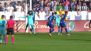 El Alavés se quejó del penalti de Ely a Piqué que Messi falló