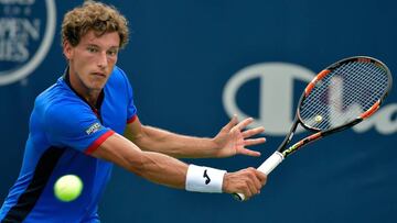 Pablo Carreño devuelve una bola a Roberto Bautista durante la final del torneo de Winston-Salem.