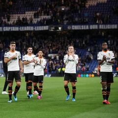 1x1 del Valencia: Cillessen para y Rodrigo asalta Stamford Bridge