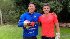 Juega en la B y entrena con Cortés en medio del lío con Colo Colo: “Está bien, es el mejor de Chile”