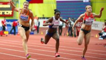 Dafne Schippers se impone en los 60 metros del Europeo de Praga. 