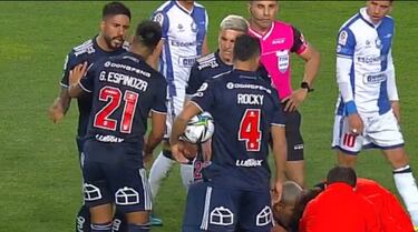 Espinoza y Arias protagonizaron un encontrón en pleno partido