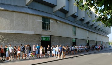 Un carnet, el fichaje más anhelado para el racingusimo..., y por el que trasnochar