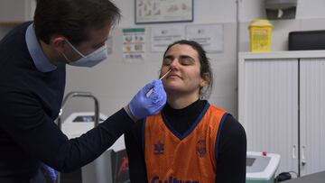 Leticia Romero, someti&eacute;ndose a una PCR.