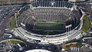 National Football League team, the Oakland Raiders, play the Buffalo Bills during their NFL game at Oakland Alameda Coliseum of Oakland, California, U.S. December 4, 2016. REUTERS/Lucy Nicholson/File Photo