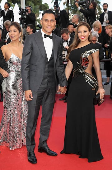 Keylor Navas con su mujer Andrea Salas a su llegada al Festival de Cannes para la presentación de la película biográfica del futbolista, "Hombre de fe".