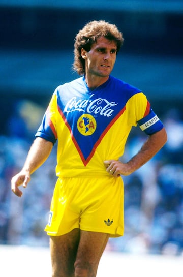 1992:  Action file photo of Oscar Ruggeri of America, during mexican soccer league game./Foto de accion de archivo de Oscar Ruggeri del America, durante juego de la liga  mexicana de futbol. MEXSPORT/MEXSPORT