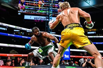 Former world welterweight king Floyd Mayweather (L) and YouTube personality Logan Paul (R) fight in an eight-round exhibition bout at Hard Rock Stadium in Miami, Florida on June 6, 2021. - Floyd Mayweather predictably dominated YouTube star Logan Paul on 