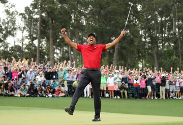 Tiger Woods celebrando su victoria en el Masters de Augusta el 14 de abril de 2019.