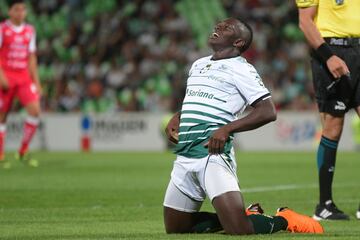 Sólo ha disputado 22 minutos en el presente certamen el futbolista colombiano de Santos Laguna que le ha costado afianzarse en el equipo.