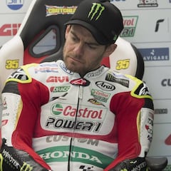 Crutchlow complica su trabajo en Misano al cortarse en un dedo