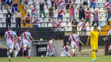 Isi celebra el 1-0 al Girona en Vallecas.