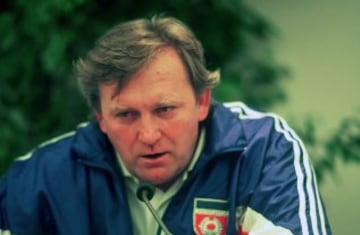 Fue futbolista profesional desde el 1959 hasta el 1978. Jugó en Yugoslavia subcampeón de la Eurocopa en el 1968 y después pasó a ser entrenador. Fue presidente de la Federación de Fútbol de Bosnia y Herzegovina entre el 2011 y 2012.