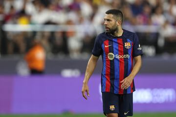En el primer partido contra el Inter de Miami estuvo muy bien en ataque. Fue el encargado de asistir a Memphis para que pusiera el 0-5. Contra el Real Madrid tambi¨¦n tuvo presencia ofensiva y en defensa destac¨® con buenos cruces y coberturas que evitaron jugadas de peligro. Apenas tuvo problemas contra la Juventus en defensa y en su ¨²ltimo partido contra el New York Red Bull, tuvo libertad de movimientos, buscando la profundidad con sus centros peligroso y estando presente en el centro del campo. Jordi Alba quiere recuperar sensaciones y, la pretemporada le ha sentado genial al lateral izquierdo para volver a un gran nivel.
