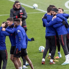 Arias y Saponjic no entran en la lista del Atlético ante el Sevilla