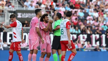 FORT LAUDERDALE, FLORIDA - AUGUST 02: Maximiliano Falcon #37 of Inter Miami CF is shown a red card in the first half during the Leagues Cup Phase One match between Inter Miami CF and Club Necaxa at Chase Stadium on August 2, 2025 in Fort Lauderdale, Florida. Leonardo Fernandez/Getty Images/AFP (Photo by Leonardo Fernandez / GETTY IMAGES NORTH AMERICA / Getty Images via AFP)