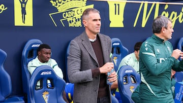 Gaizka Garitano en el banquillo del Nuevo Mirandilla.