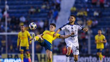 Israel Reyes (L) of America fights for the ball with Alan Medina (R) of Queretaro during the 2st round match between America and Queretaro as part of the Liga BBVA MX, Torneo Apertura 2024, at Ciudad de los Deportes Stadium on July 12, 2024 in Mexico City, Mexico.
