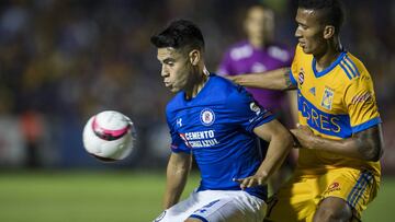 Felipe Mora celebra su primer gol en Cruz Azul en la Copa MX