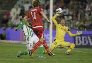 0-2. Rakitic vuelve a marcar en el Benito Villamarín.