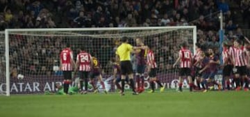 Gol 2-1 Messi de falta