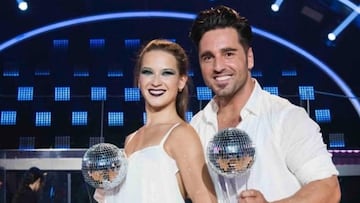 El cantante David Bustamante con la bailarina rusa Yana Olina después de ganar 'Bailando con las estrellas'.