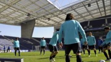 <b>EN CASA. </b>Los jugadores del Oporto se entrenaron ayer por la mañana en el escenario del partido, el Estadio do Dragao.