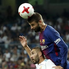 El Bernabéu, durante el cambio de Piqué: "Se queda, se queda"
