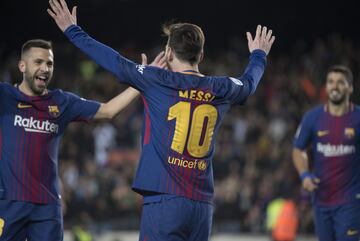 Lionel Messi scores their third goal to complete his hat-trick. (3-0)