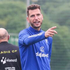 A la espera de Alcalá… y otro central para liderar la retaguardia