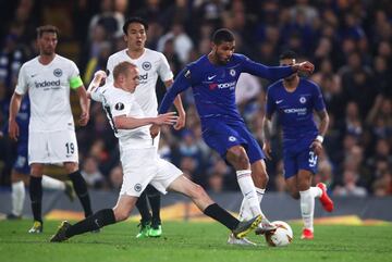 Chelsea eliminó desde los penales a Frankfurt tras empatar 1-1 (Global: 2-2) y se medirá en la final al Arsenal que hizo lo propio con Valencia.  