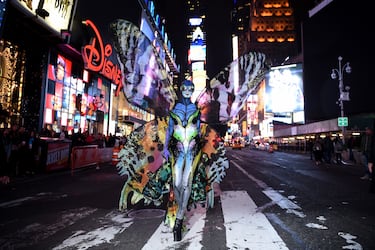 En 2014 lució como una mariposa, con un traje de una sola pieza decorado con todo tipo de brillos y mezclas de texturas, a los que añadió unas enormes alas.