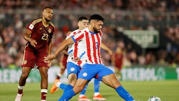 Omar Alderete en el partido ante Venezuela.